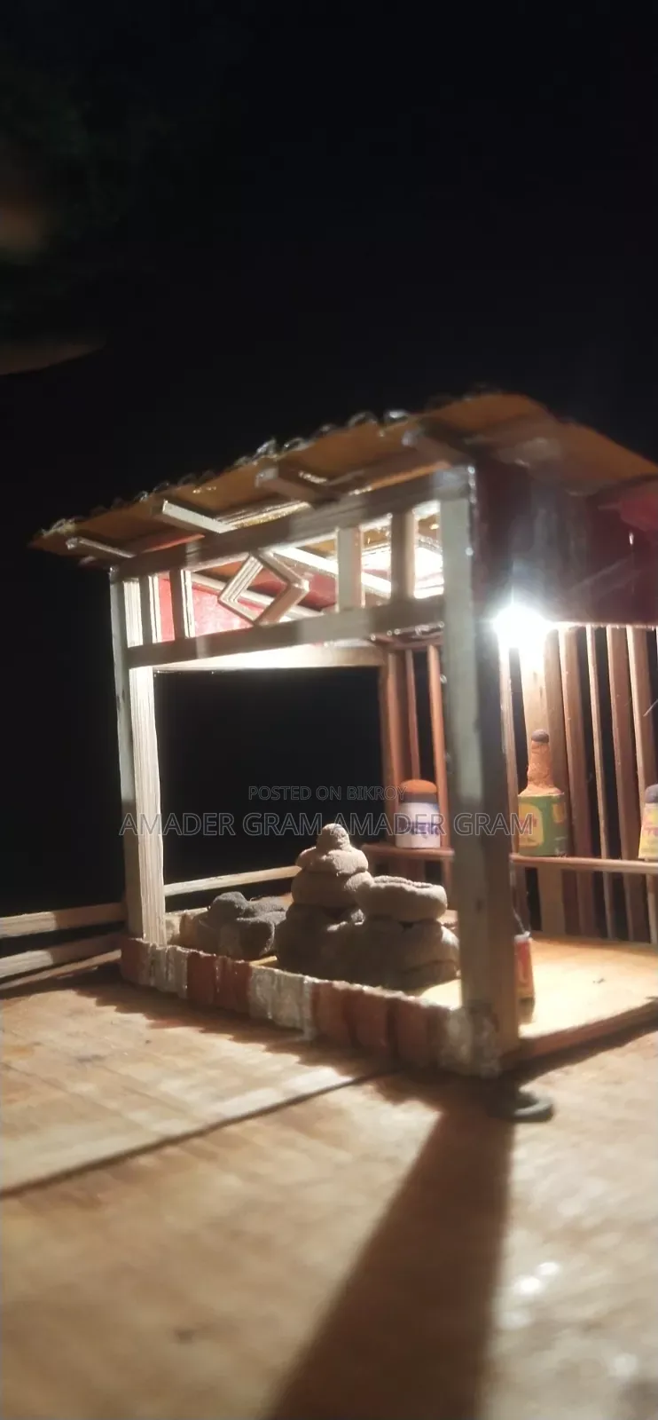 হাতেতৈরি শো-পিস, গ্রামীণ দৃশ্য, বাঁশের তৈরি ঘর, ঘর সাজানোর জিনিস, হোম ডেকর