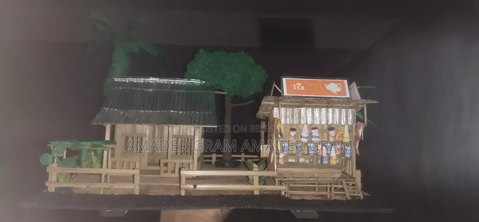 হাতেতৈরি শো-পিস, গ্রামীণ দৃশ্য, বাঁশের তৈরি ঘর, ঘর সাজানোর জিনিস, হোম ডেকর