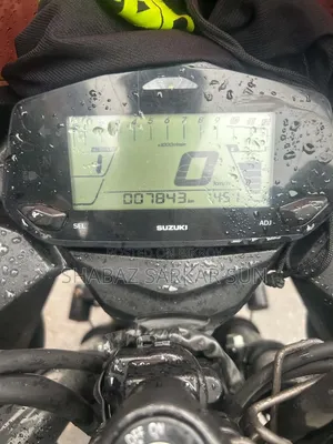 সুজুকি জিক্সার এসএফ ২০২৫ সিলভার