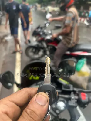 সুজুকি জিক্সার এসএফ ২০২৫ সিলভার