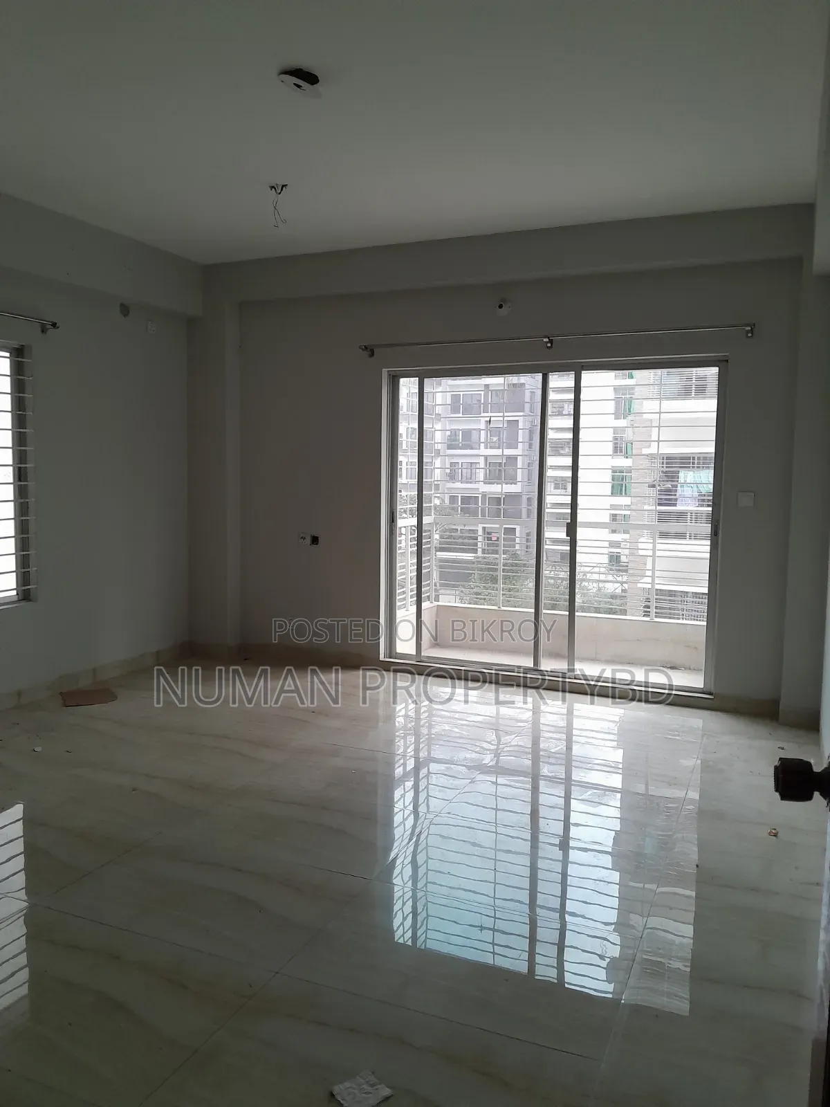 4-Bedroom Apartment in Numan Property Bd, Basundhara for Rent