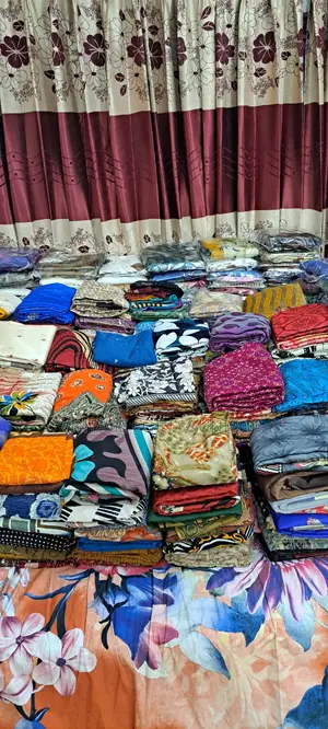 মহিলাদের ফ্যাশনেবল শাড়ি