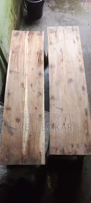 ২ টা বেঞ্চ বিক্রি করা হবে (লো বেঞ্চ)