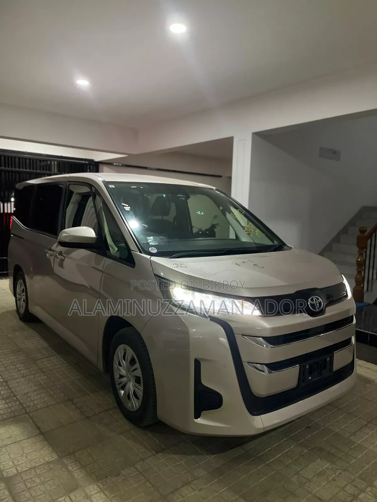 Toyota Noah 2022