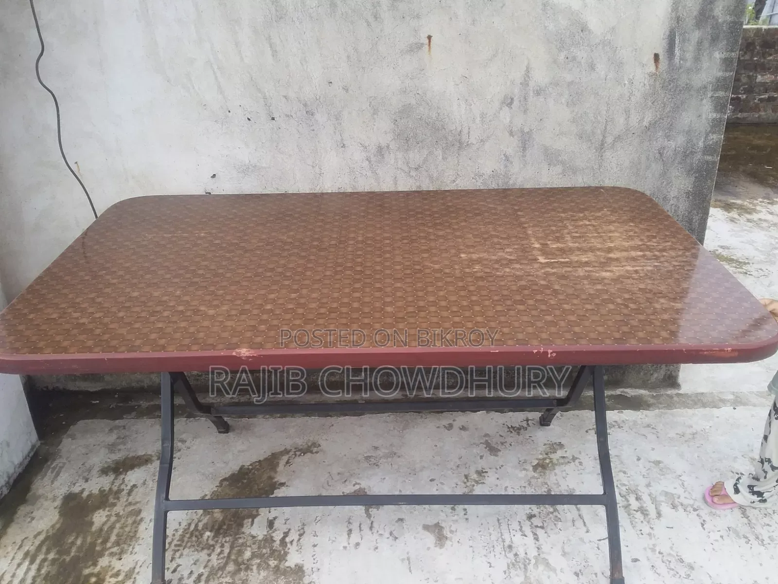 ডাইনিং টেবিল (এন. মোহাম্মদ)
