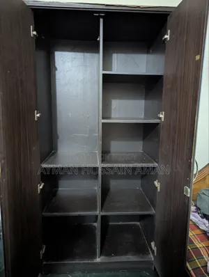 আলমারি বিক্রয়ের জন্য