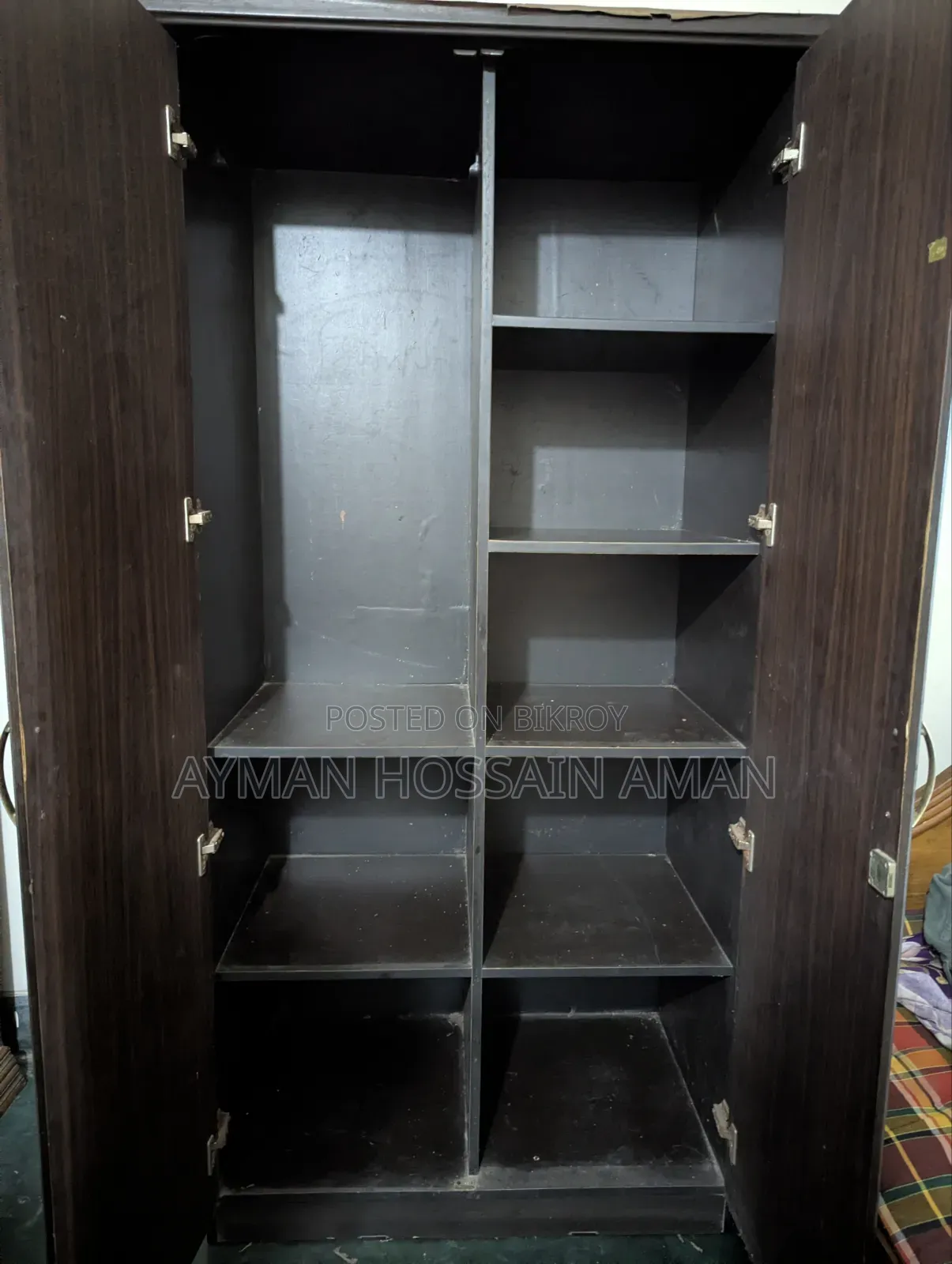 আলমারি বিক্রয়ের জন্য