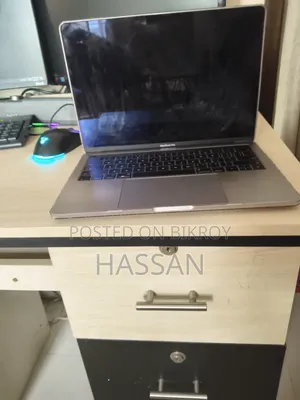 Laptop Apple MacBook Pro 2017 8GB Intel SSD 256GB
