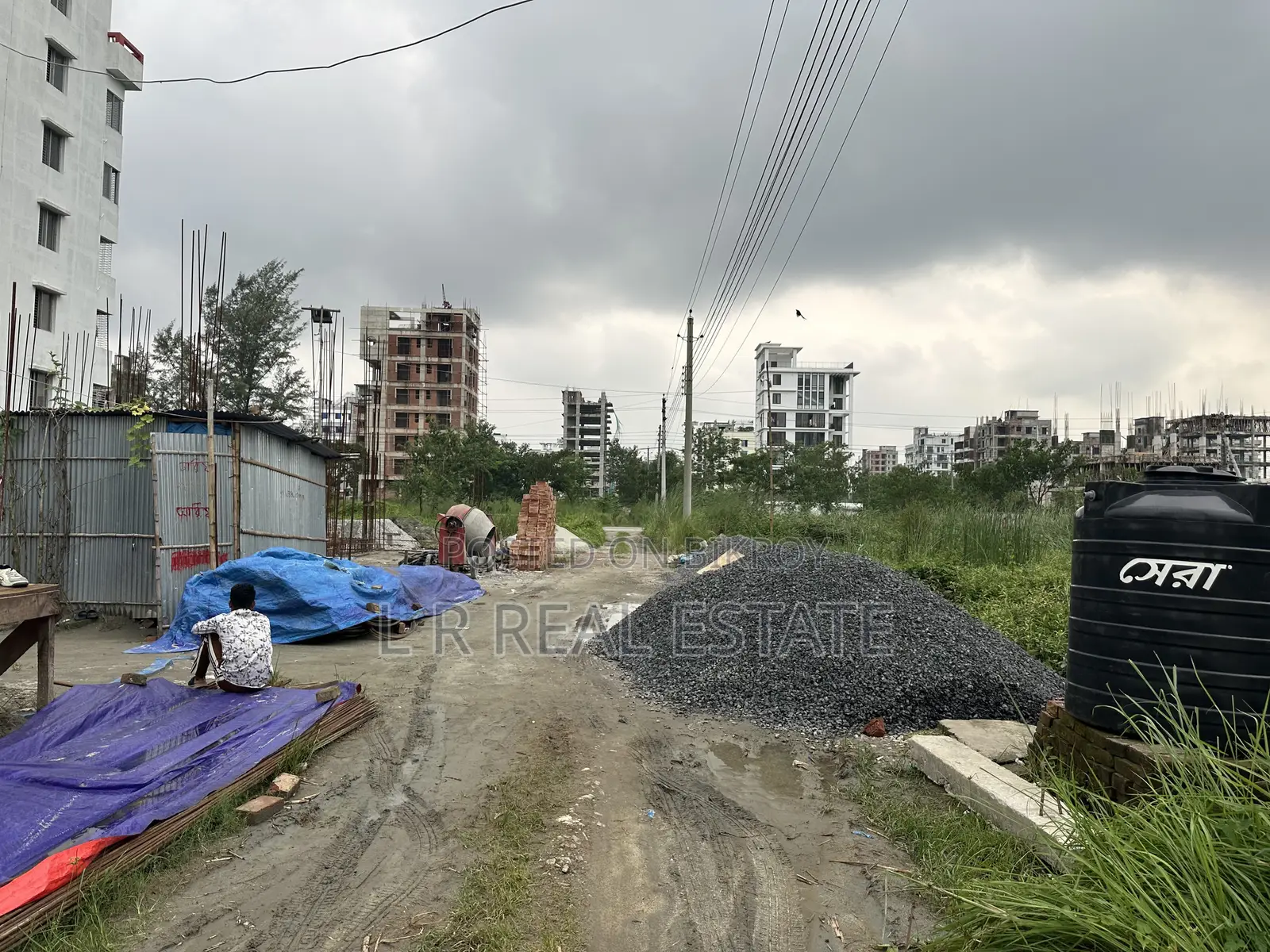 এম ব্লক, ৩ কাটা, দক্ষিণমুখী জমি জরুরী বিক্রি, বসুন্ধরা আ/এ