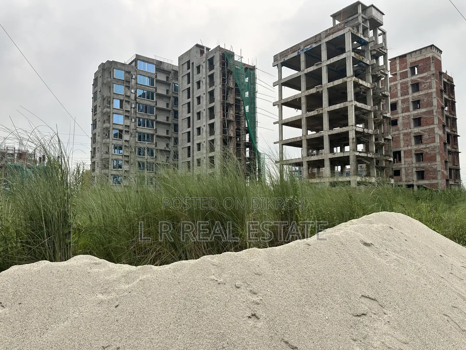 এম ব্লক, ৩ কাটা, দক্ষিণমুখী জমি জরুরী বিক্রি, বসুন্ধরা আ/এ