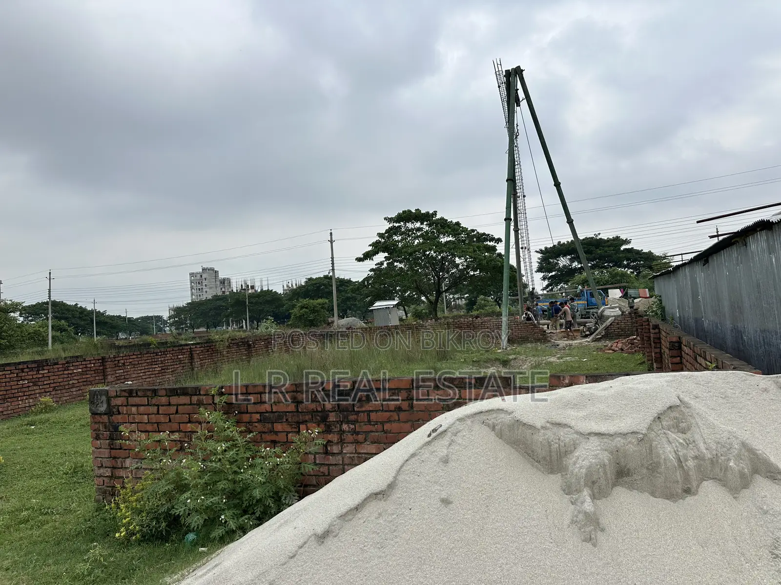 এম ব্লক ৪ কাঠা দক্ষিণমুখী প্লট জরুরি বিক্রি বসুন্ধরা আবাসিক এলাকা