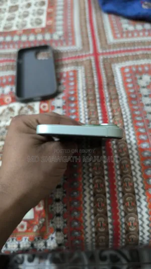 Apple iPhone 15 128 GB Green