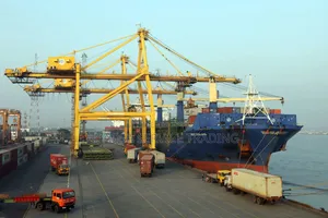 Escort man required for port lighter vessel