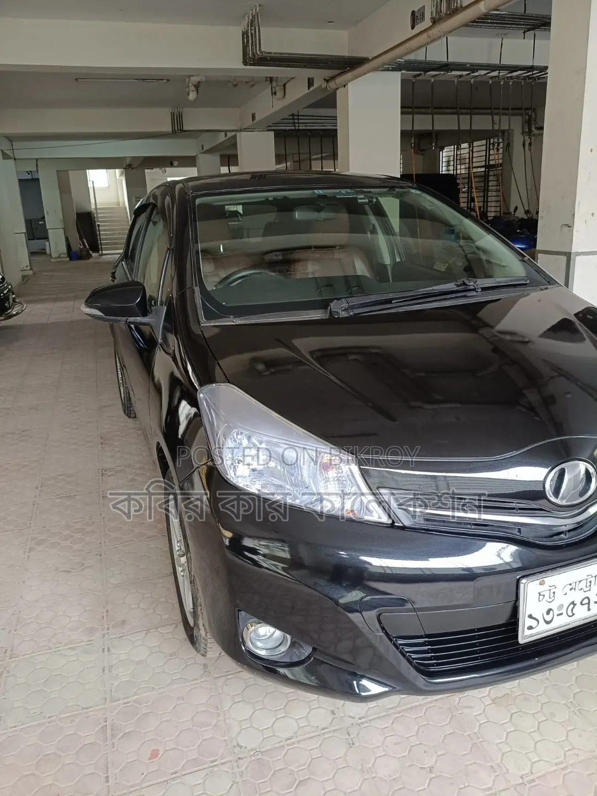 Toyota Vitz 2012 Black
