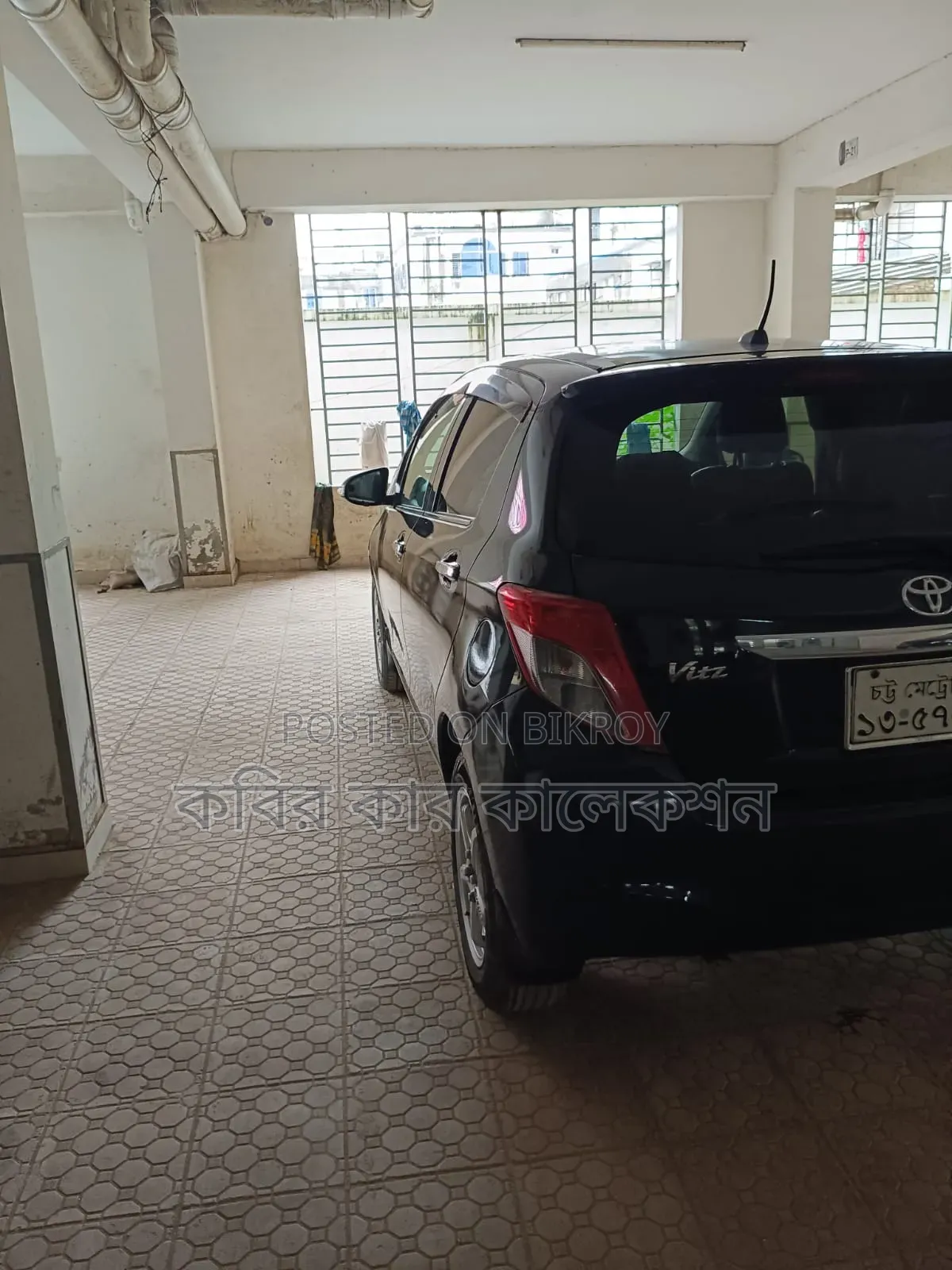 Toyota Vitz 2012 Black
