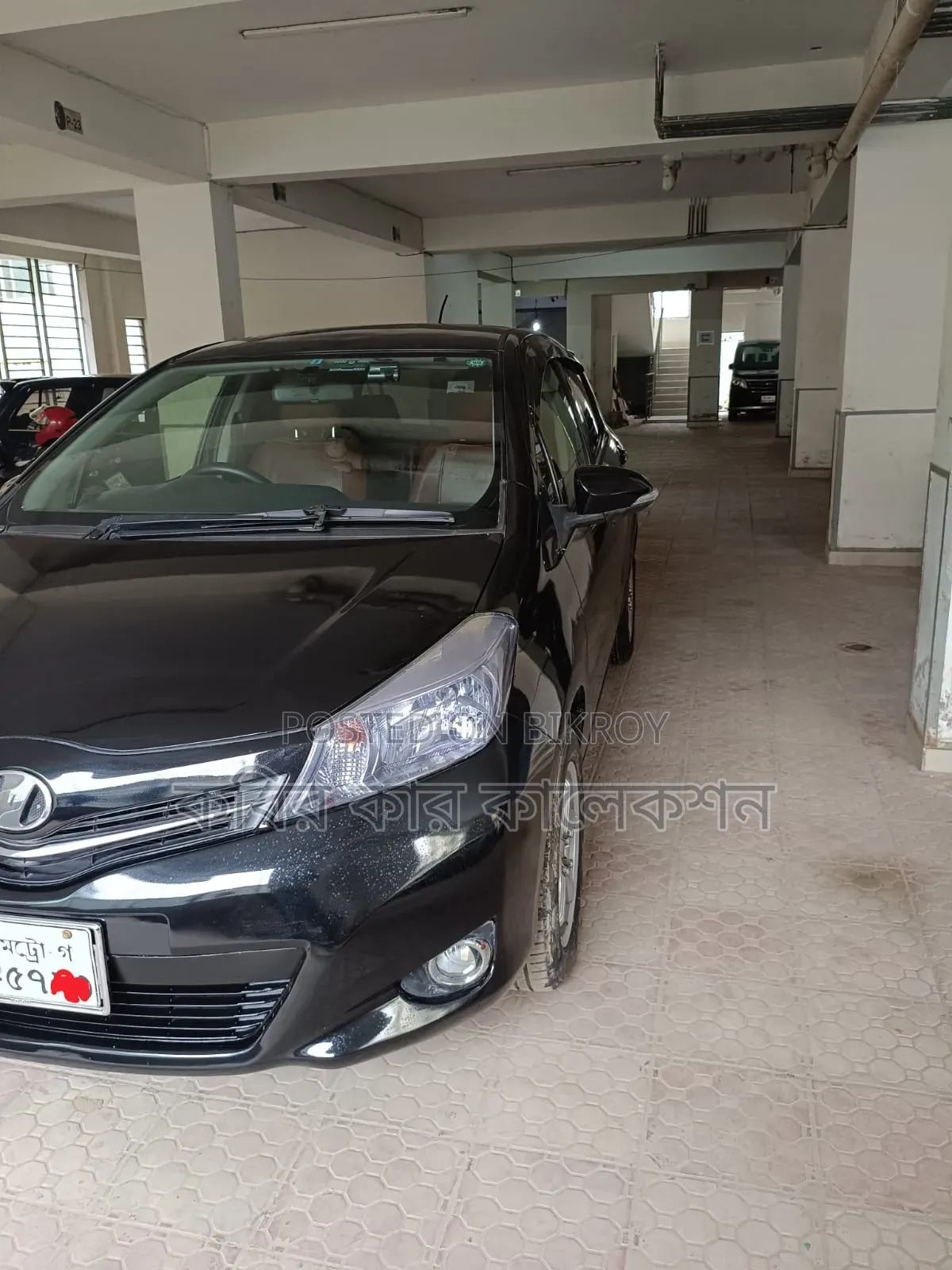 Toyota Vitz 2012 Black