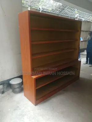 পুরাতন আলমারি