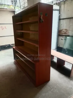 পুরাতন আলমারি