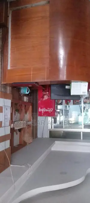 অফিস বা শোরুমের জন্য স্পেস ভাড়া দেওয়া হবে।