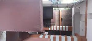 অফিস বা শোরুমের জন্য স্পেস ভাড়া দেওয়া হবে।