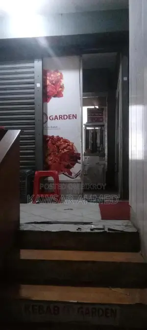 অফিস বা শোরুমের জন্য স্পেস ভাড়া দেওয়া হবে।