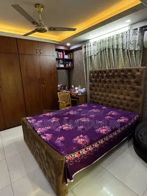 Double Bed/Queen Size Bed