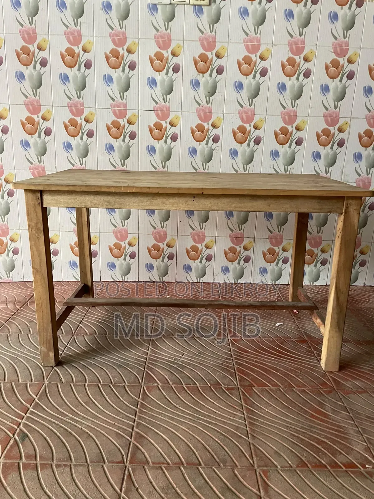 A wooden table will be sold.