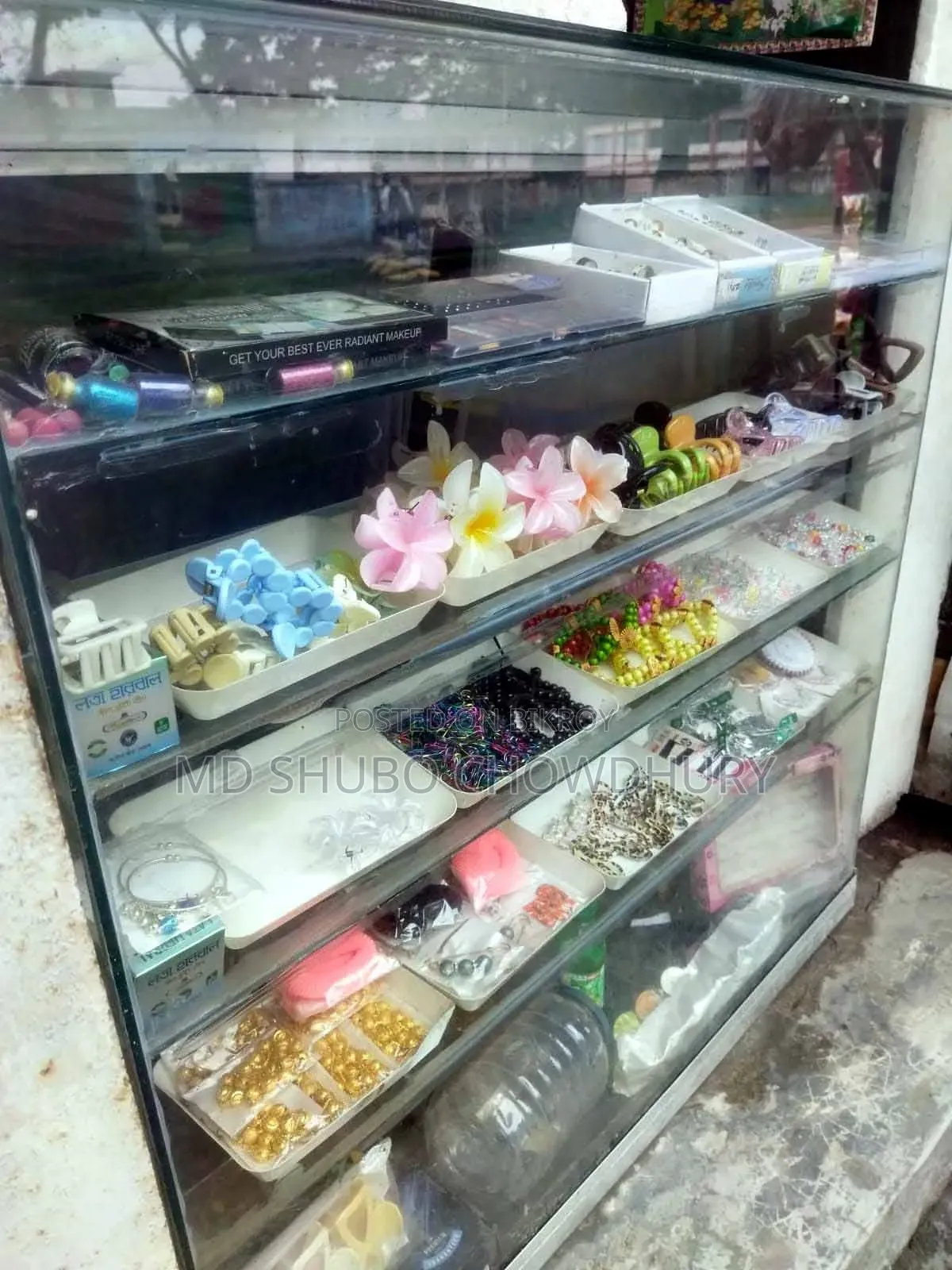 একটা গ্লাস রেক বিক্রি করা হবে