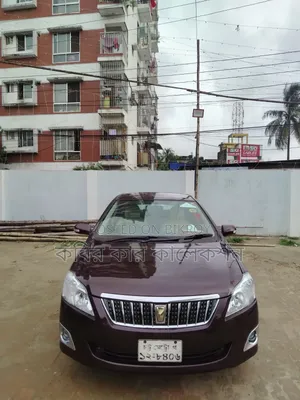 টয়োটা প্রমিও ২০১২ মেরুন