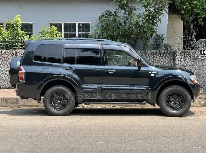Mitsubishi Pajero 2002