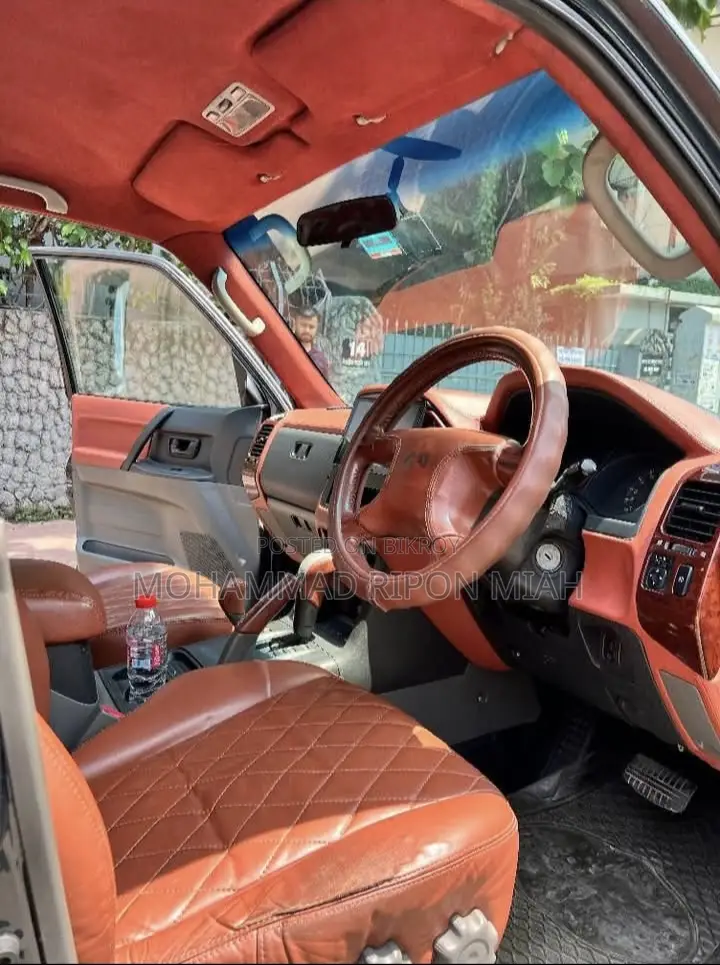 Mitsubishi Pajero 2002