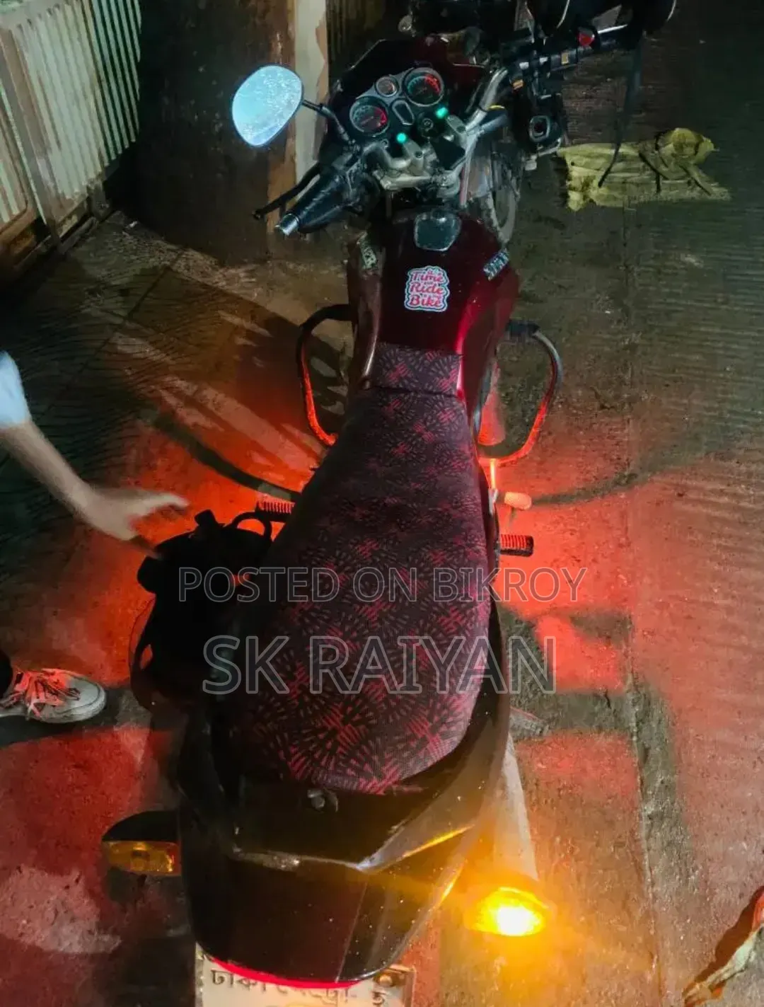 রানার বুলেট ১০০ ২০১১ লাল