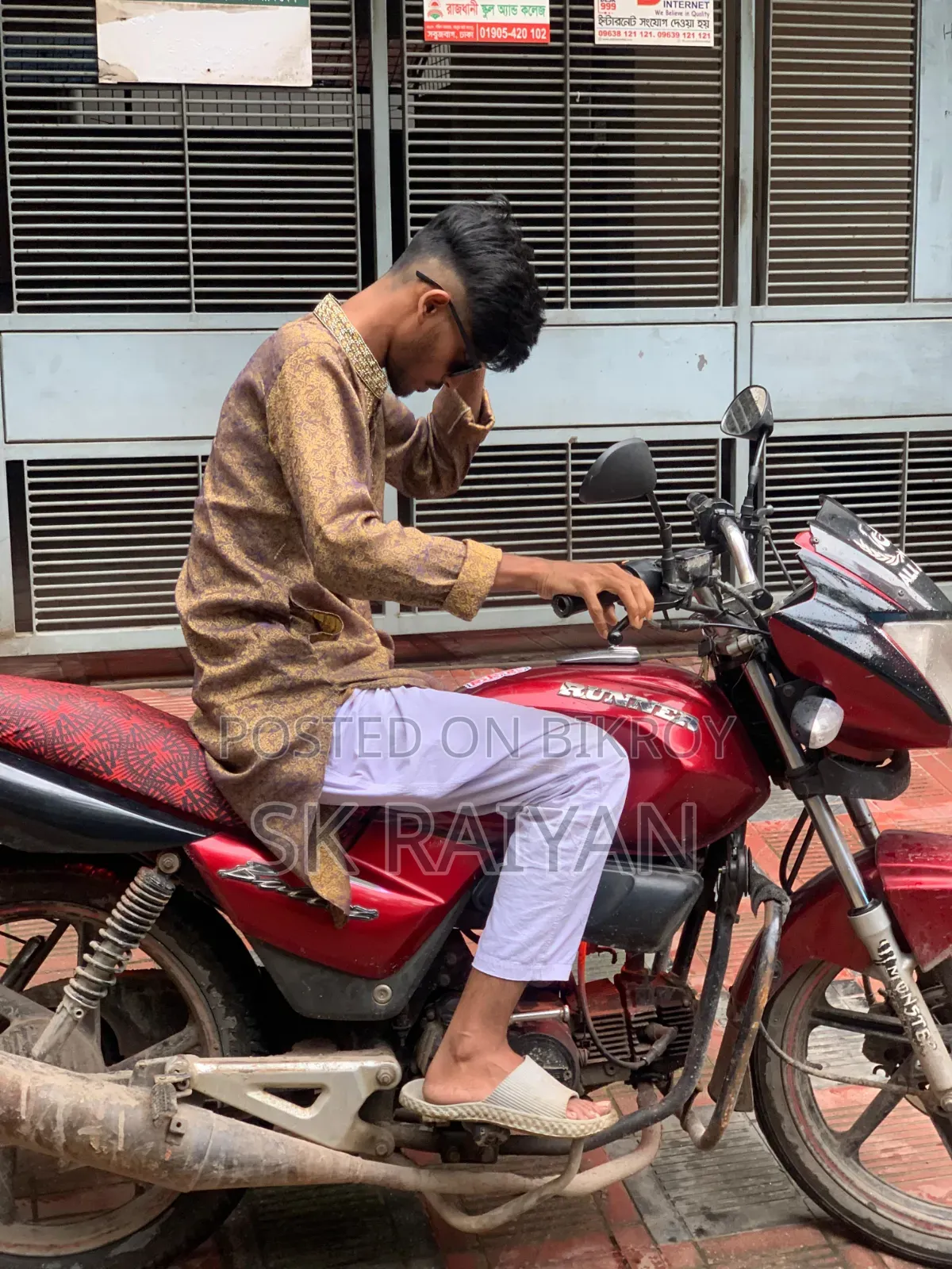 রানার বুলেট ১০০ ২০১১ লাল
