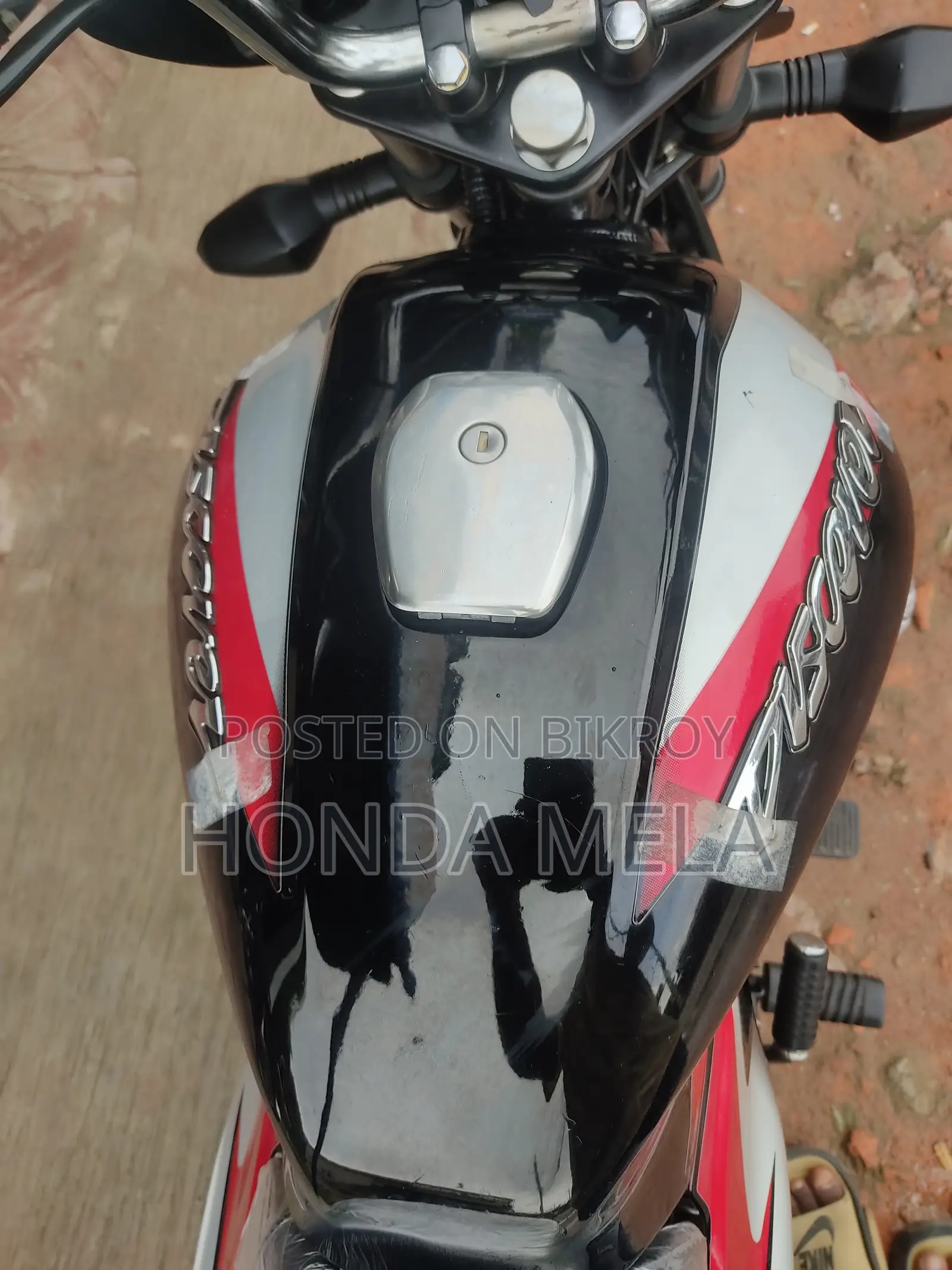 বাজাজ ডিসকভার ১২৫ ২০২২ ব্ল্যাক