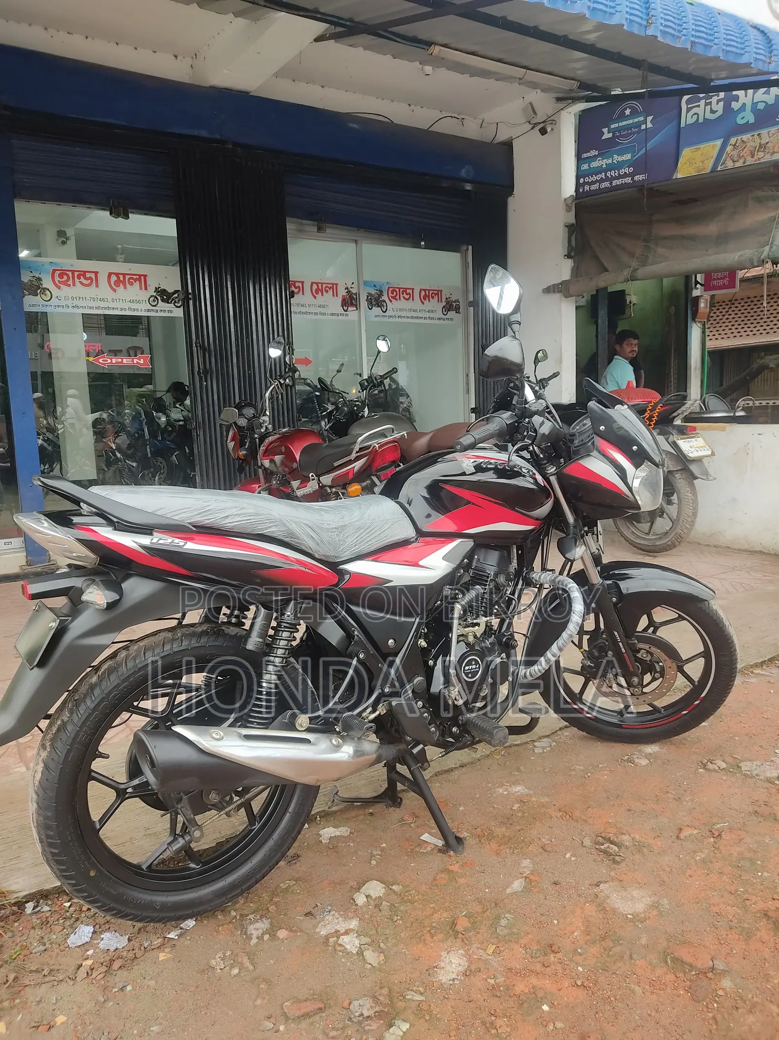 বাজাজ ডিসকভার ১২৫ ২০২২ ব্ল্যাক