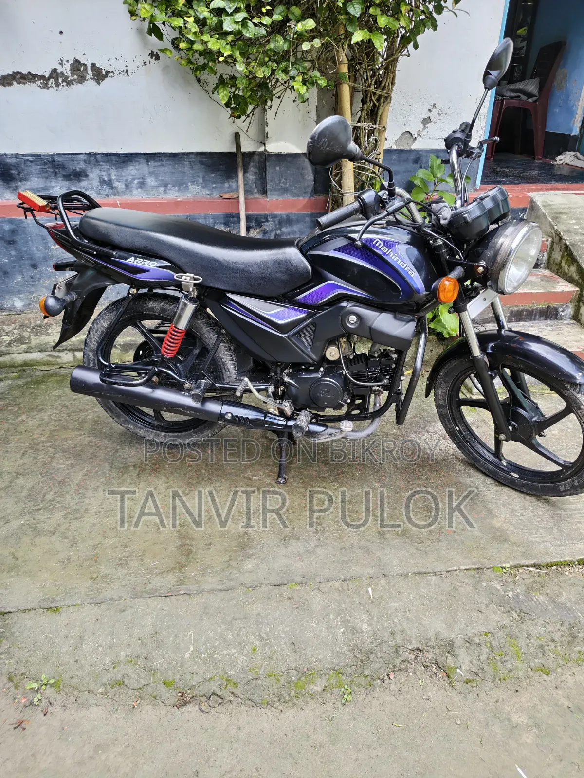 মাহিন্দ্রা সেঞ্চুরো ২০১৬ কালো