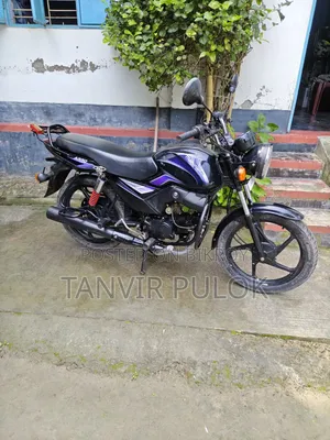 মাহিন্দ্রা সেঞ্চুরো ২০১৬ কালো