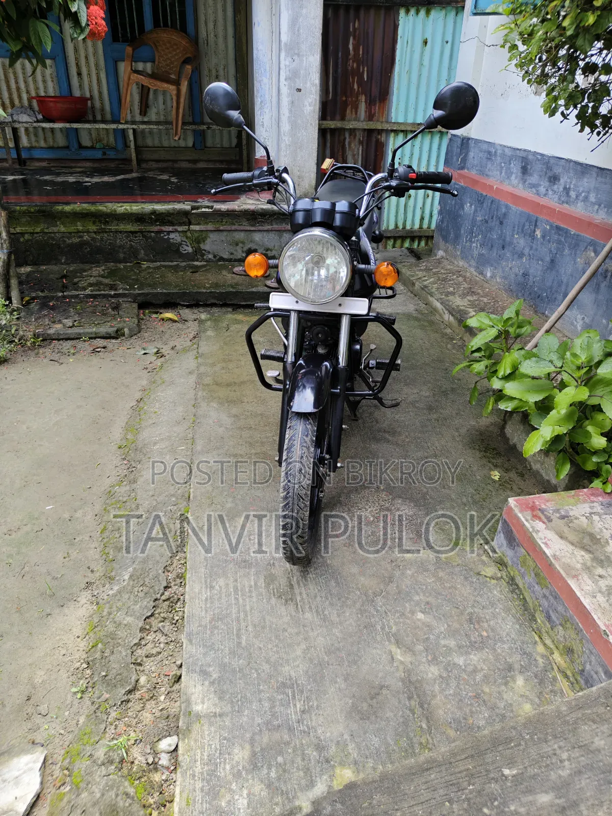 মাহিন্দ্রা সেঞ্চুরো ২০১৬ কালো