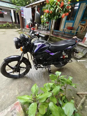 মাহিন্দ্রা সেঞ্চুরো ২০১৬ কালো