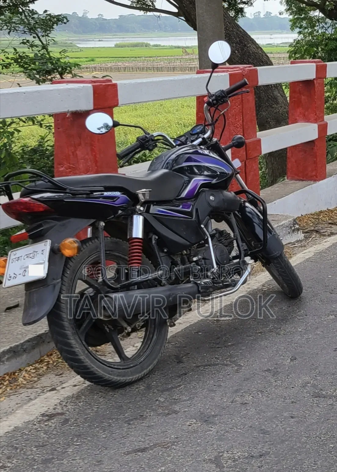 মাহিন্দ্রা সেঞ্চুরো ২০১৬ কালো