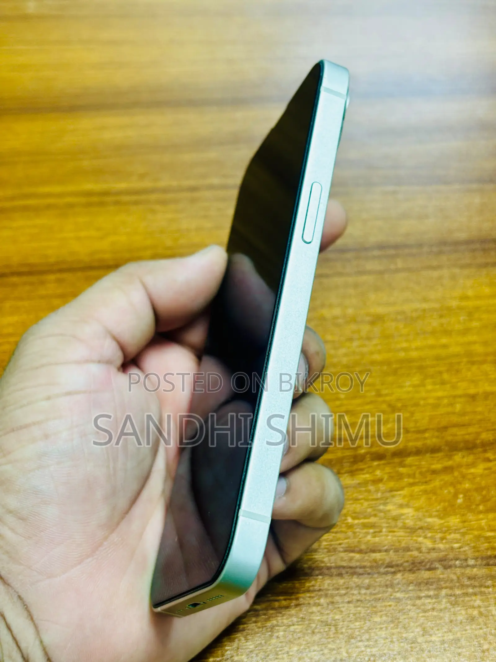 অ্যাপল আইফোন ১৩ ১২৮ জিবি হোয়াইট