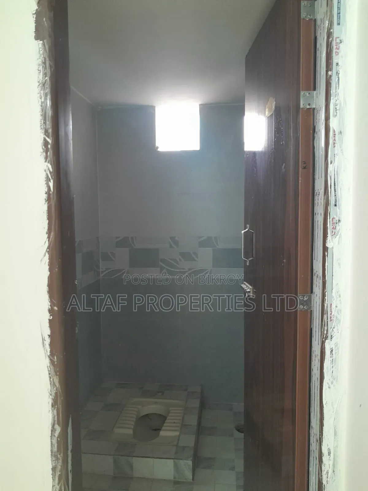 মোহাম্মদপুরের মনোয়ার ম্যানসনে ৩ বেডরুমের অ্যাপার্টমেন্ট বিক্রয়ের জন্য