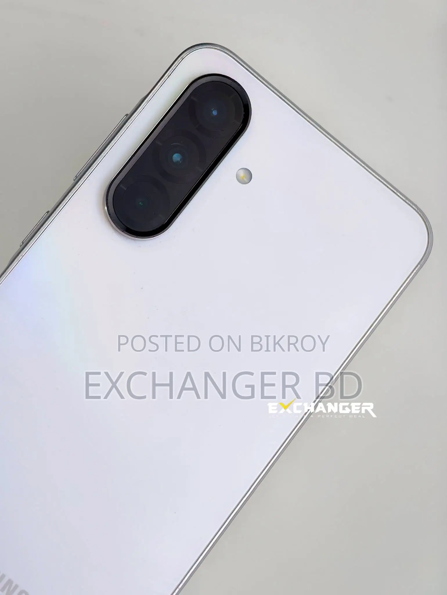 স্যামসাং গ্যালাক্সি এ৩৬ ১২৮ জিবি হোয়াইট