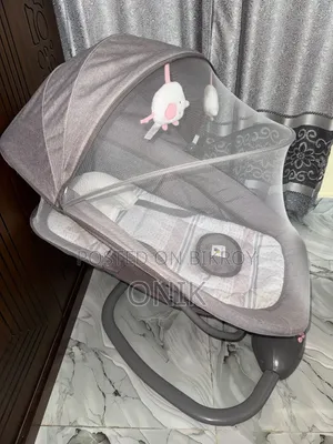 Mastela Automatic Baby Rocker/Bassinet