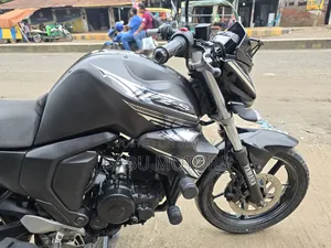 ইয়ামাহা এফজেড ২০১৮ কালো