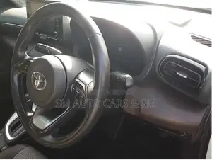 টয়োটা ইয়ারিস ক্রস ২০২১ পার্ল