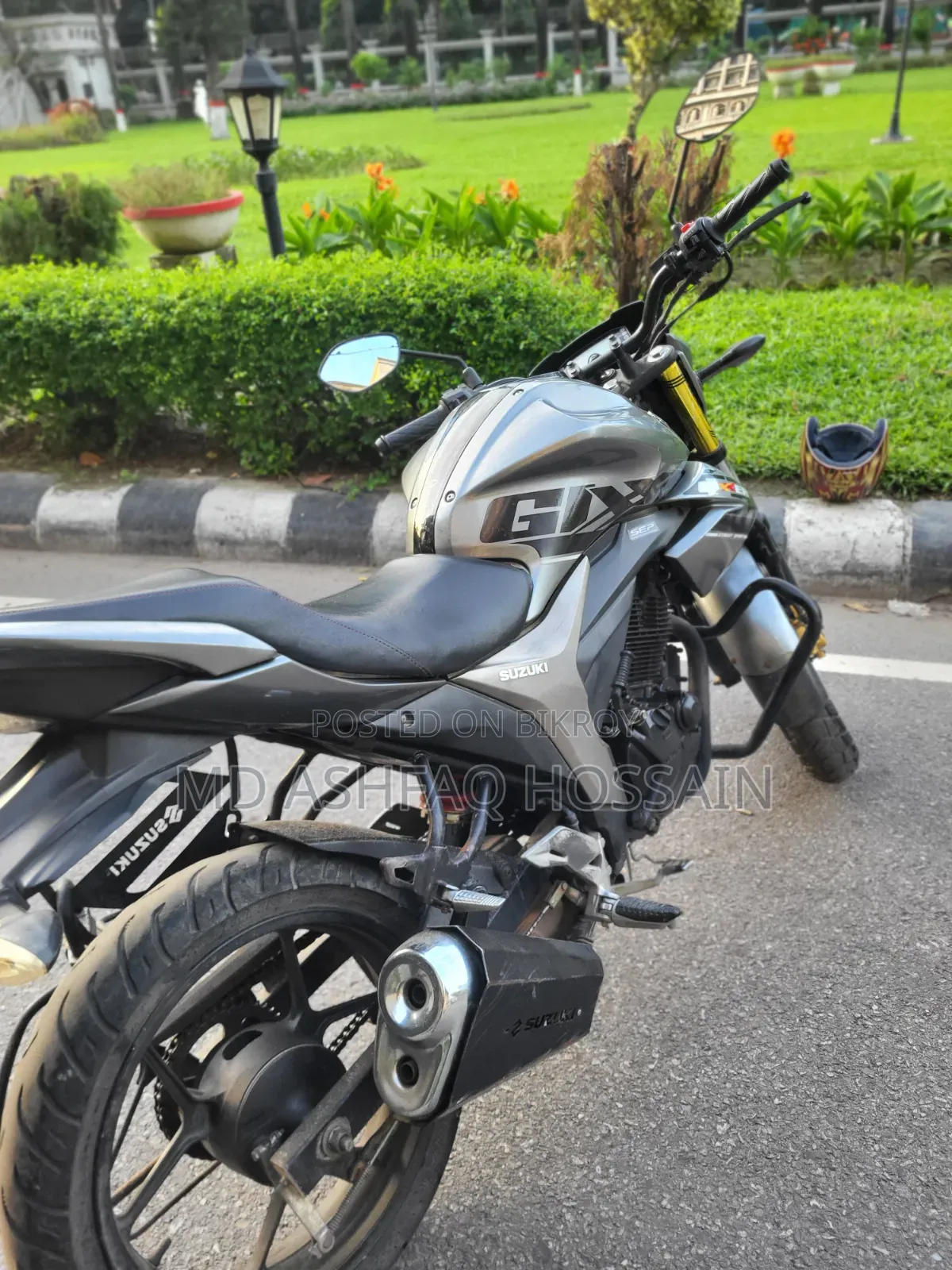 সুজুকি গিক্সার ২০২১ সিলভার