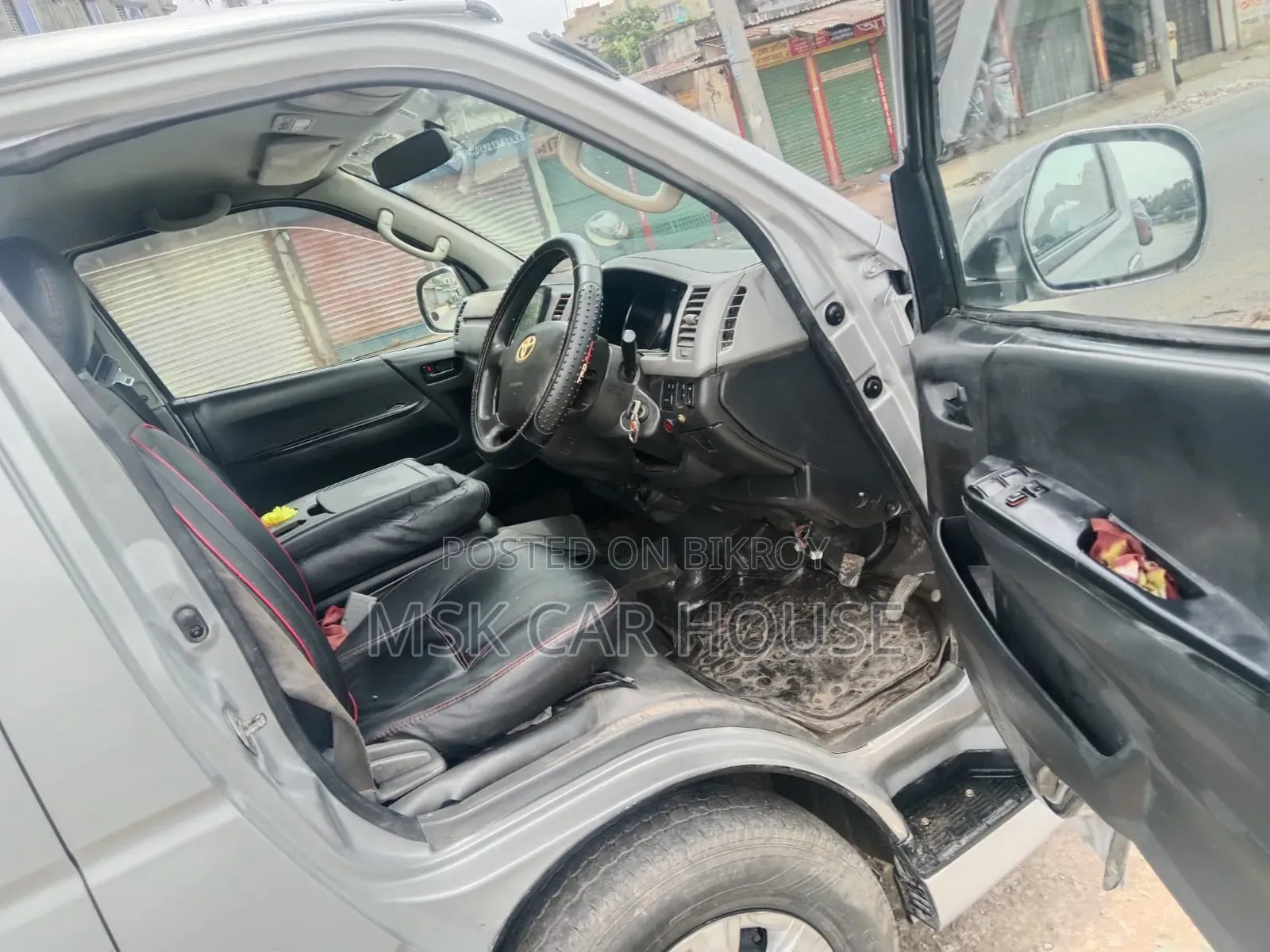 Toyota HiAce 2010 Silver