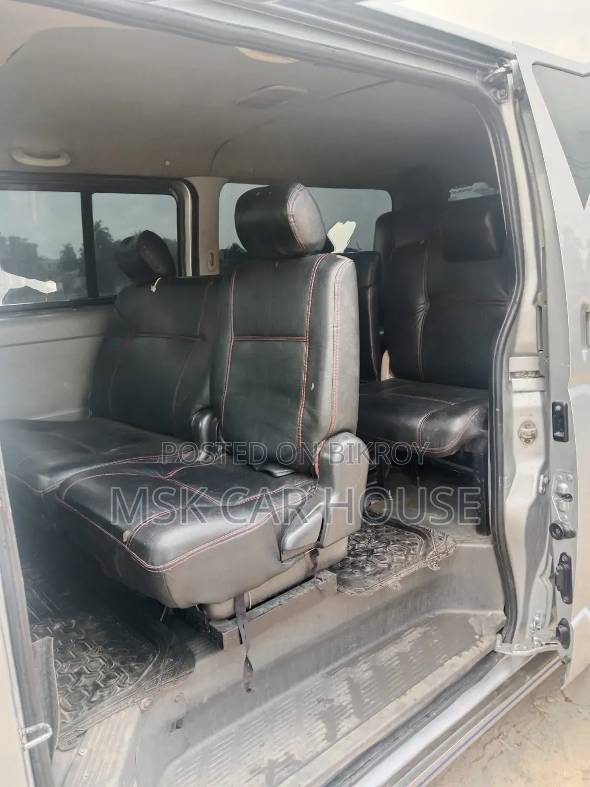 Toyota HiAce 2010 Silver