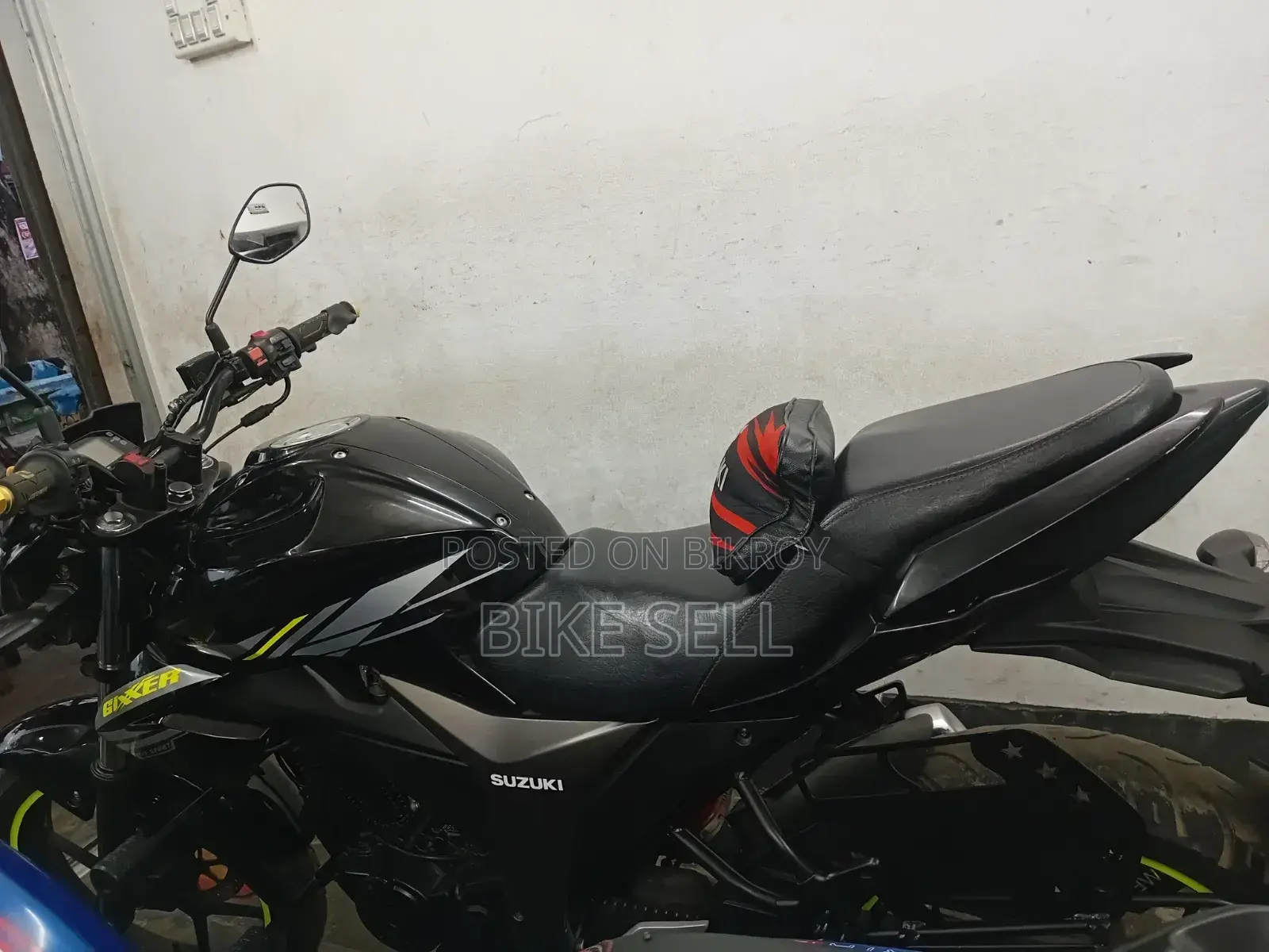 সুজুকি জিক্সার ২০২৫ ব্ল্যাক